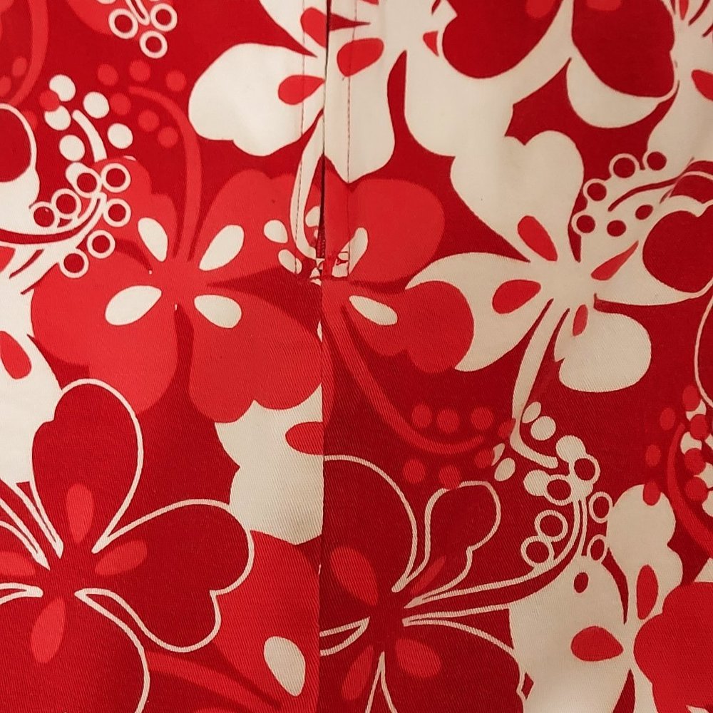 VTG WOMANS ADIVA TENIS / MINI SKIRT. SIZE 15 BEAUITFUL RED WITH WHITE FLOWERS